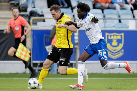 Mjällbys Jacob Bergström och IFK Norrköpings Kojo Peprah Oppong