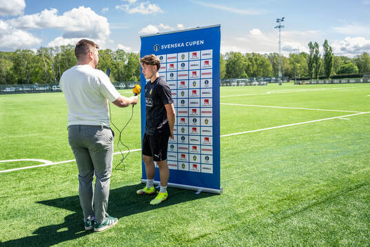 Häckens Filip Öhman intervjuas