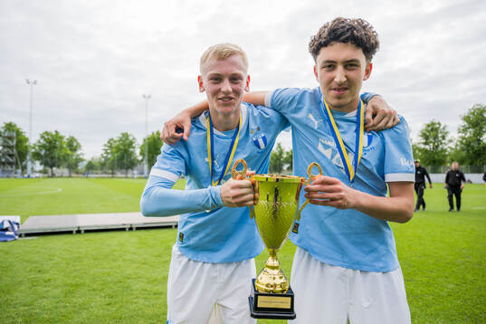 Malmö FFs Viggo Karlsson och Antonio Palac jublar