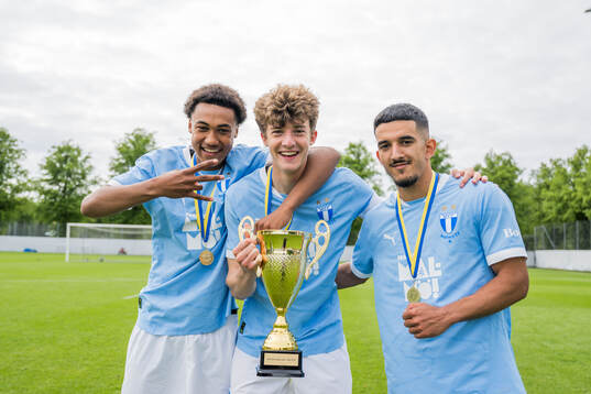 Malmö FFs Theodor Lundbergh, Finlay Neat och Zakaria Loukili jublar
