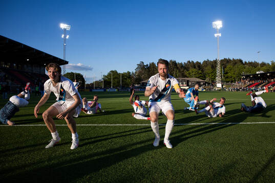 Djurgårdens August Priske Flyger och Jacob Une jublar