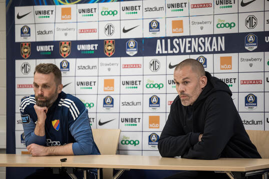 Djurgårdens tränare Jani Honkavaara och Brommapojkarnas tränare Ulf Kristiansson