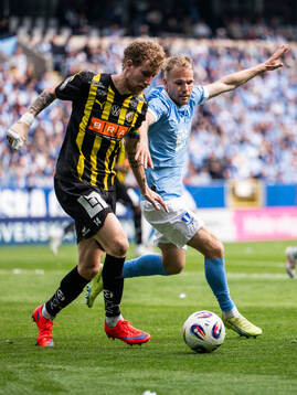 Häckens Simon Gustafson och Malmö FFs Oscar Lewicki