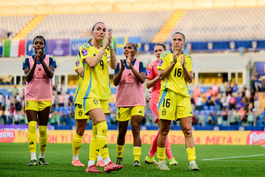 Bla gjennom flere bilder av Football, Women's Nations League, Italy - Sweden