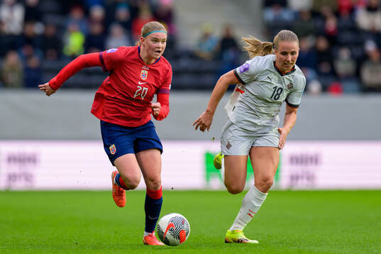 Signe Gaupset of Norway and Gudrun Arnardottir of Iceland