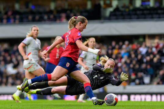 Elisabeth Terland of Norway against goalkeeper Cecilia Rán Runarsdottir of Iceland