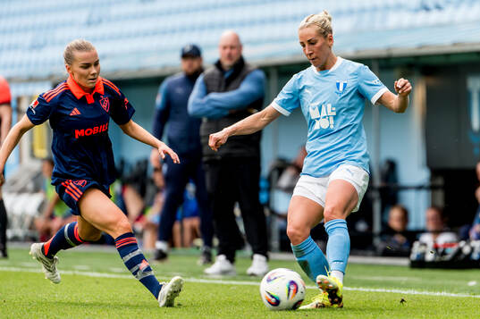 Djurgårdens Ebba Hed och Malmö FFs Mia Persson