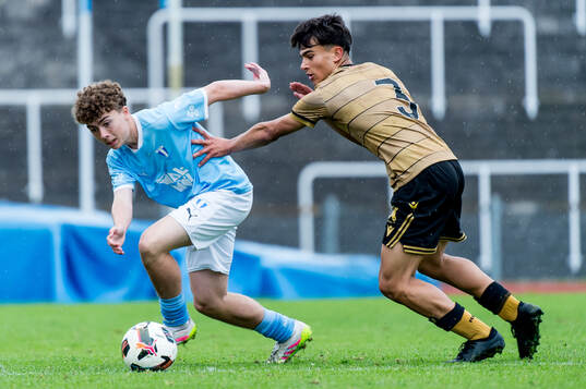 Malmö FFs Colin Stark och Real Sociedads Xanet De Lucas