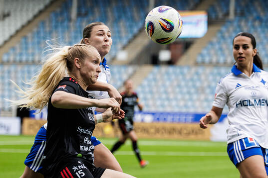 Piteås Maggy Henschler i en kamp mot IFK Norrköpings