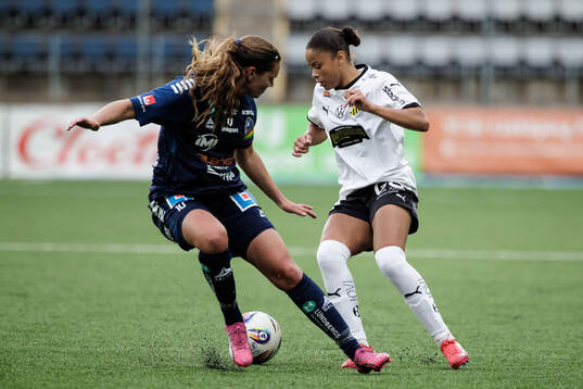 Linköpings Emma Lennartsson och Häckens Felicia Schröder