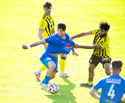 IFK Hässleholms Rahel Omed Nadar drar i tröjan i matchen