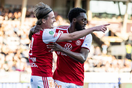 Sandvikens IFs Johan Arvidsson och Mohammed Mahammed jublar