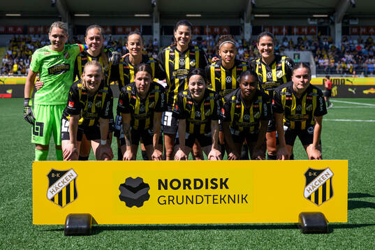 Häckens startelva ställer upp för en lagbild