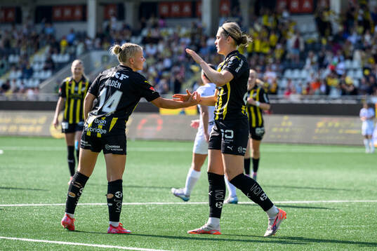 Häckens Paulina Nyström jublar