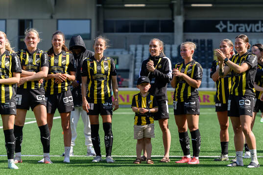 Häckens spelare tackar publiken