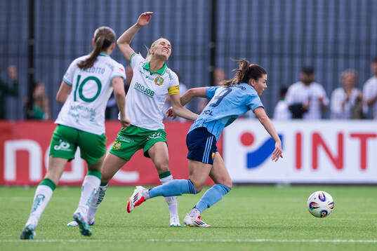 Hammarbys Alice Carlsson och Djurgårdens Pauline Hammarlund