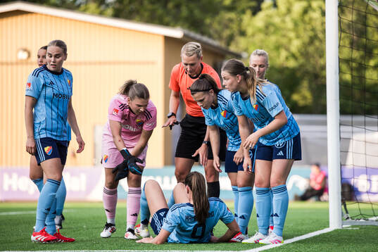 Djurgårdens Pauline Hammarlund har ont