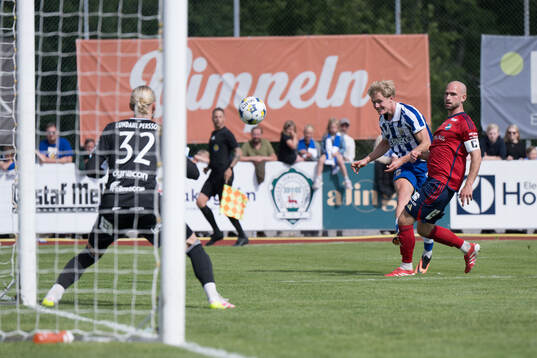 IFK Göteborgs Max Fenger och Östers Sebastian Hedlund