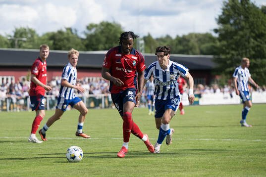 Östers Kingsley Gyamfi och IFK Göteborgs Eman Markovic