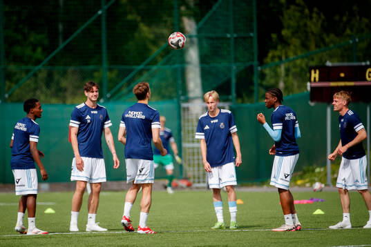 Gefles spelare värmer upp