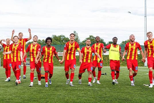 Örebro Syrianskas spelare jublar