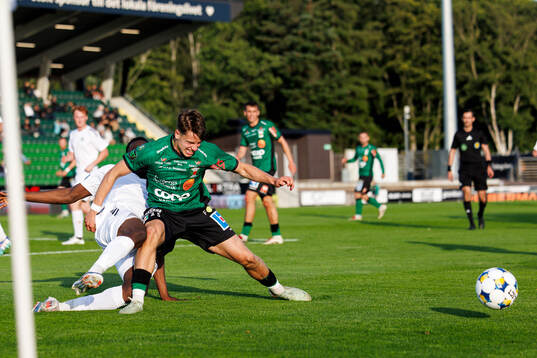 Utsiktens David Tokpah och Varbergs Arvid Wiklund
