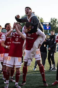 Sandvikens spelare jublar