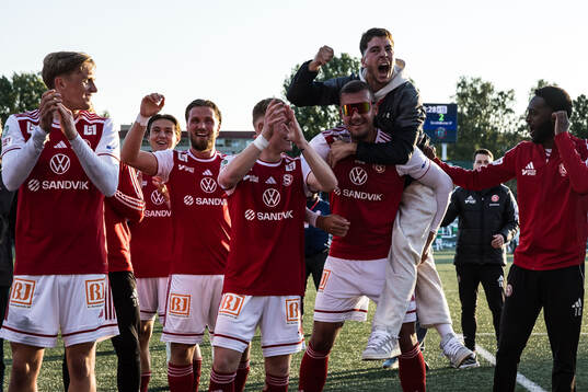 Sandvikens spelare jublar