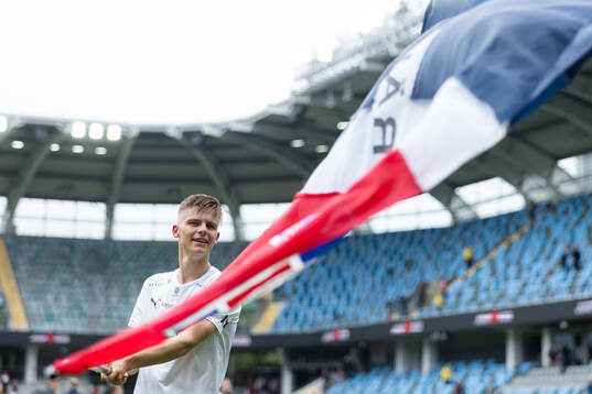 Helsingborgs Adrian Svanbäck jublar och firar framför