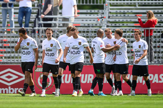 Brommapojkarnas Love Arrhov jublar