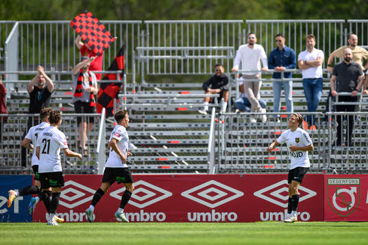 Brommapojkarnas Love Arrhov jublar