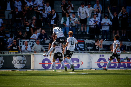 Örebros Hampus Söderström gör 2-2 och jublar