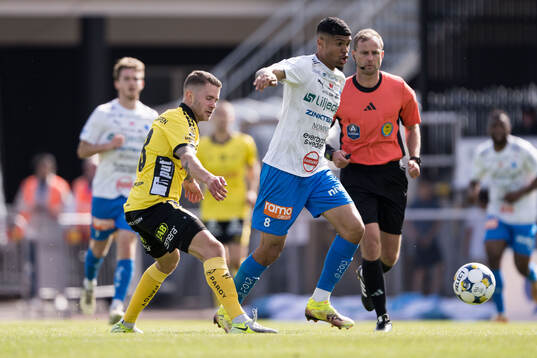 Elfsborgs Julius Magnusson och Värnamos Luke Le Roux