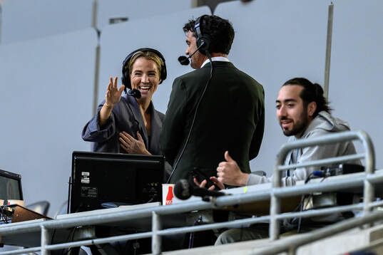 Irma och Mika Zibanejad på läktarplats