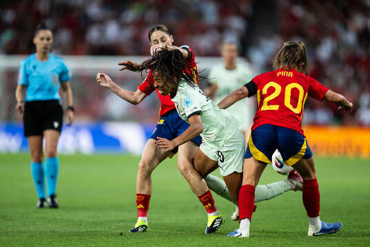 Esther Gonzalez Rodriguez and Claudia Pina of Spain against
