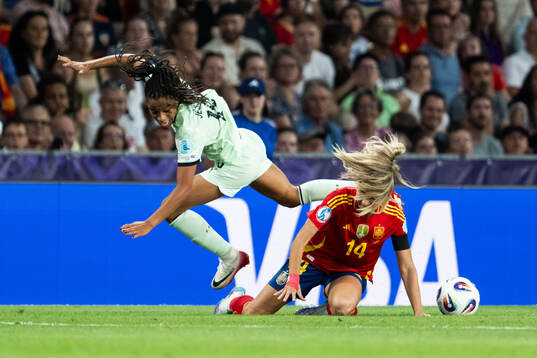 Jessica Da Silva of Portugal and Laia Aleixandri of Spain