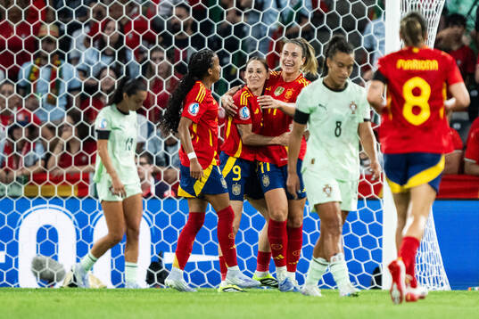 Vicky Lopez, Esther Gonzalez Rodriguez and Alexia Putellas