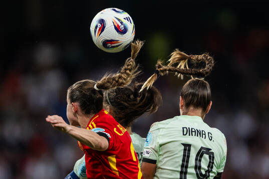 Ona Batlle of Spain and Diana Gomes of Portugal