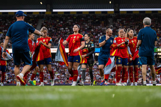 Maria Fernandez and Ona Batlle of Spain with team mates