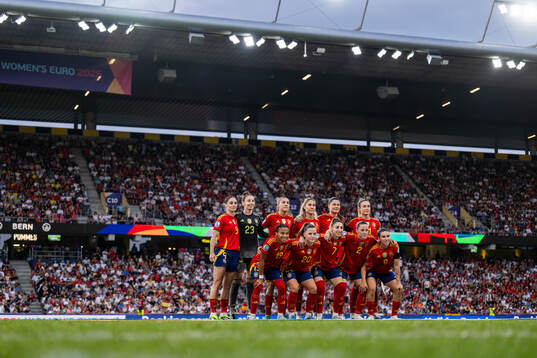 The starting eleven of Spain pose for a photo