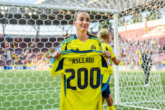 Kosovare Asllani of Sweden celebrates with a shirt