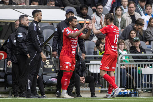 Värnamos Wenderson Oliveira do Nascimento och Pawel Cibicki
