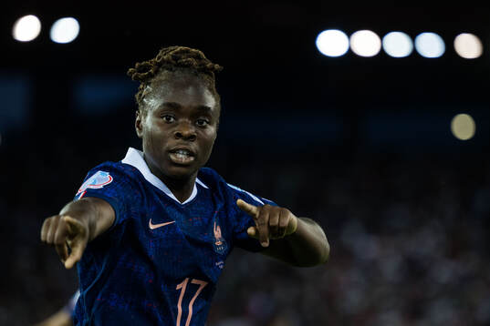 Bla gjennom flere bilder av UEFA Women's Euro 2025, day 4, France - England