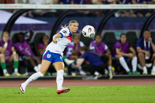 Chloe Kelly of England