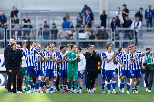 IFK Göteborgs spelare tackar publiken