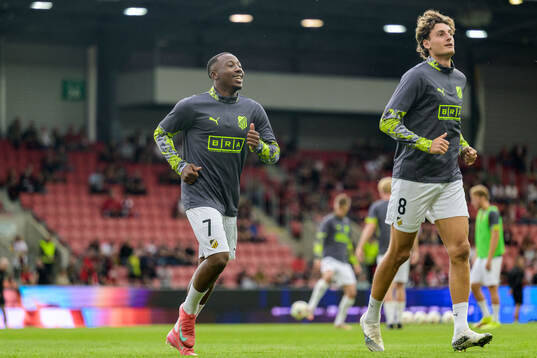 Sanders Ngabo and Silas Andersen of Häcken