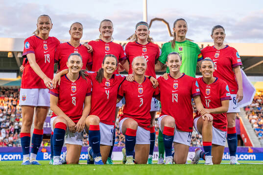 The starting eleven of Norway pose for a team photo
