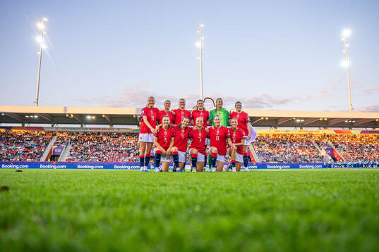 The starting eleven of Norway pose for a team photo