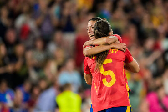 Leila Ouahabi and Maria Mendez of Spain celebrates