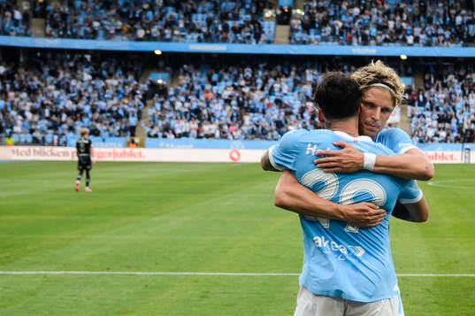 Malmö FFs Sead Haksabanovic jublar med Jens Stryger Larsen